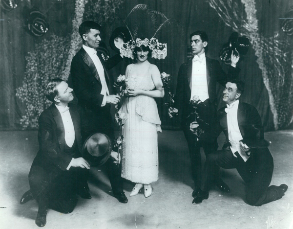 Studio photo of the 1918 Ziegfeld Follies at the New Amsterdam Theatre, NY.
